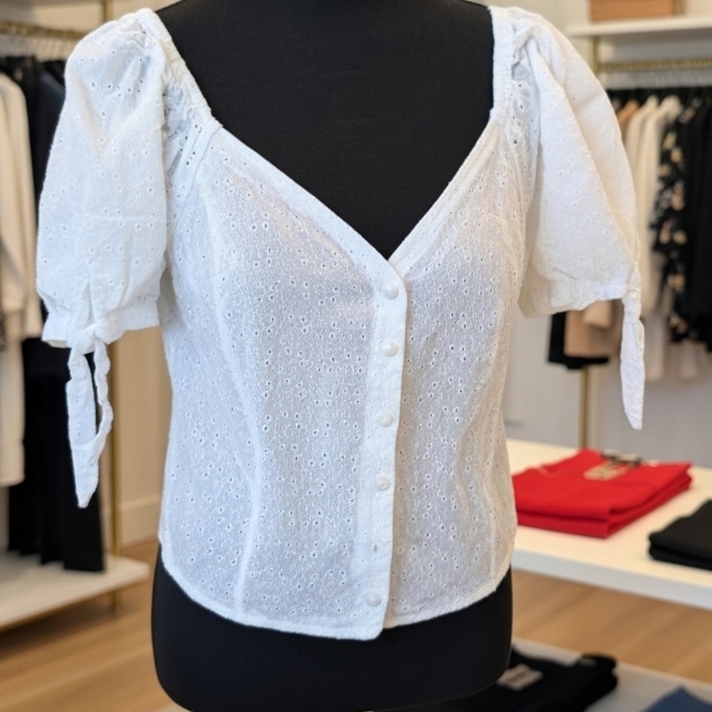 Express Women's White Eyelet Puff Sleeve Button Front Cropped Blouse Size L